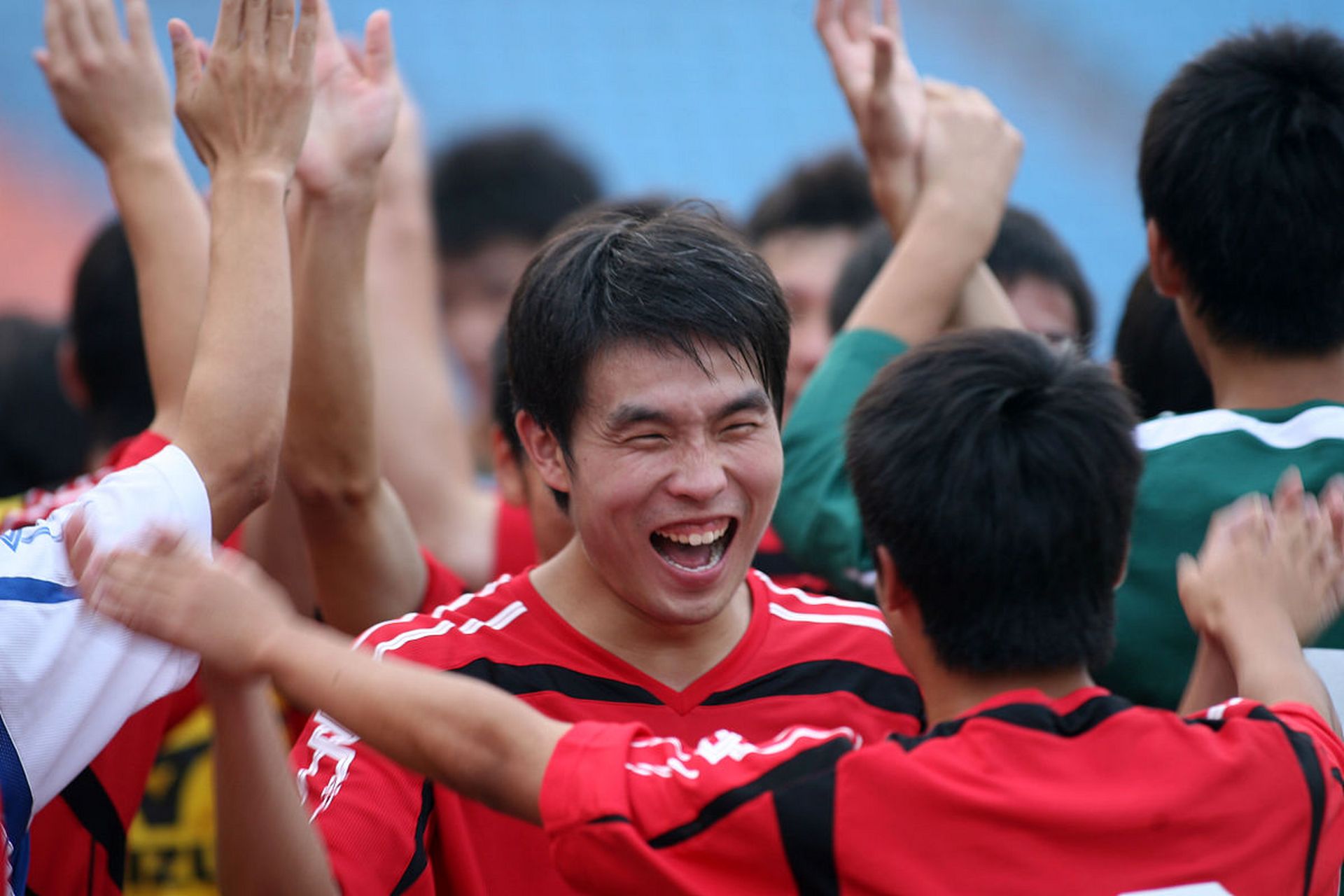 山东鲁能客场不敌重庆斯威，顶住压力