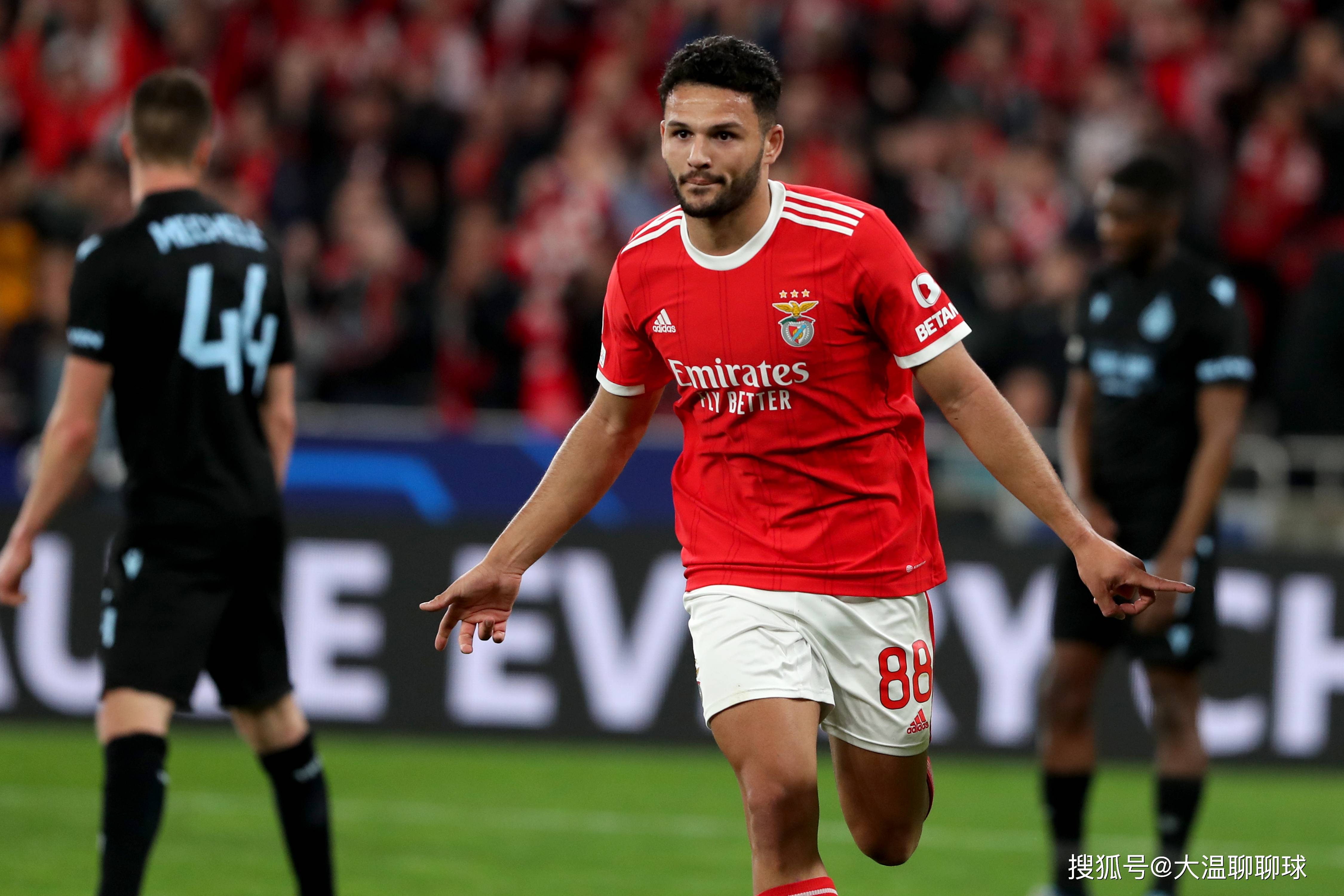 阿贾克斯对阵摩纳哥，争夺晋级良机