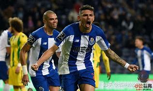 利萨本贝雄姿英发，独领欧冠赛场风韵