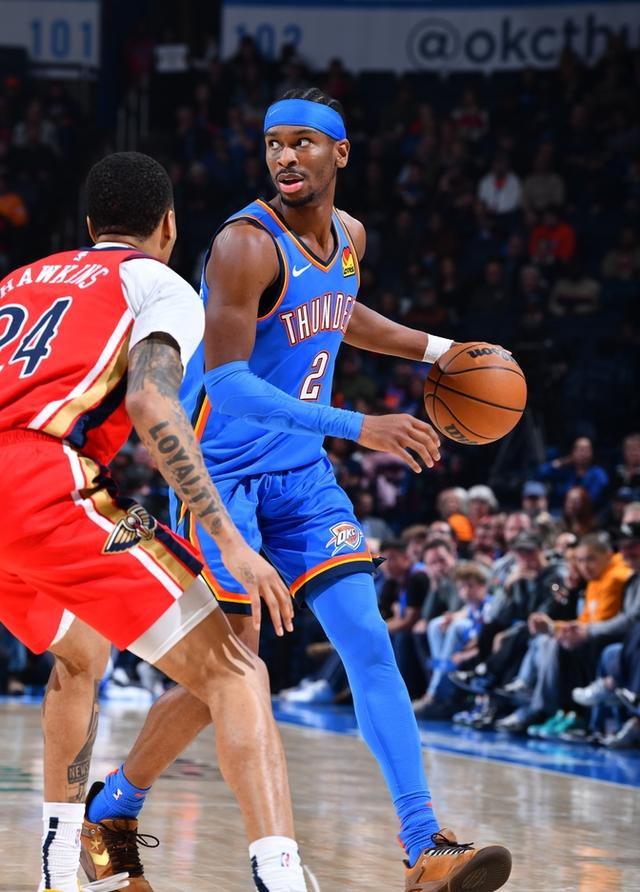 关于鹈鹕队主力球员爆发，一人独得三双的信息