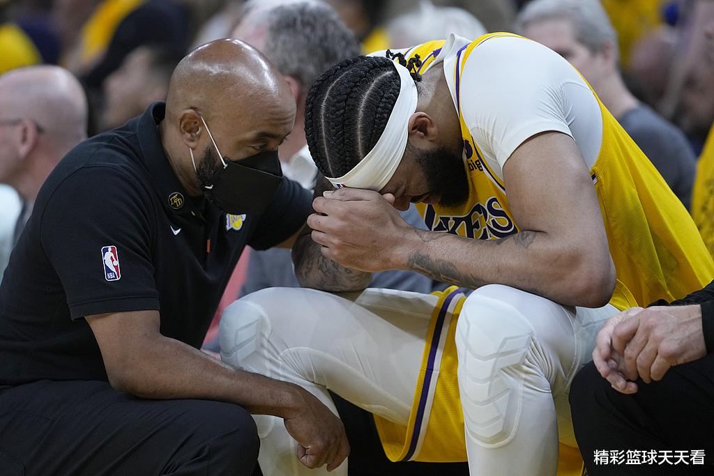 詹姆斯受伤！湖人未能止住连败的简单介绍