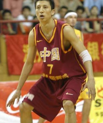 包含资深教练执掌广东女足球队，期待焕发新生力量的词条