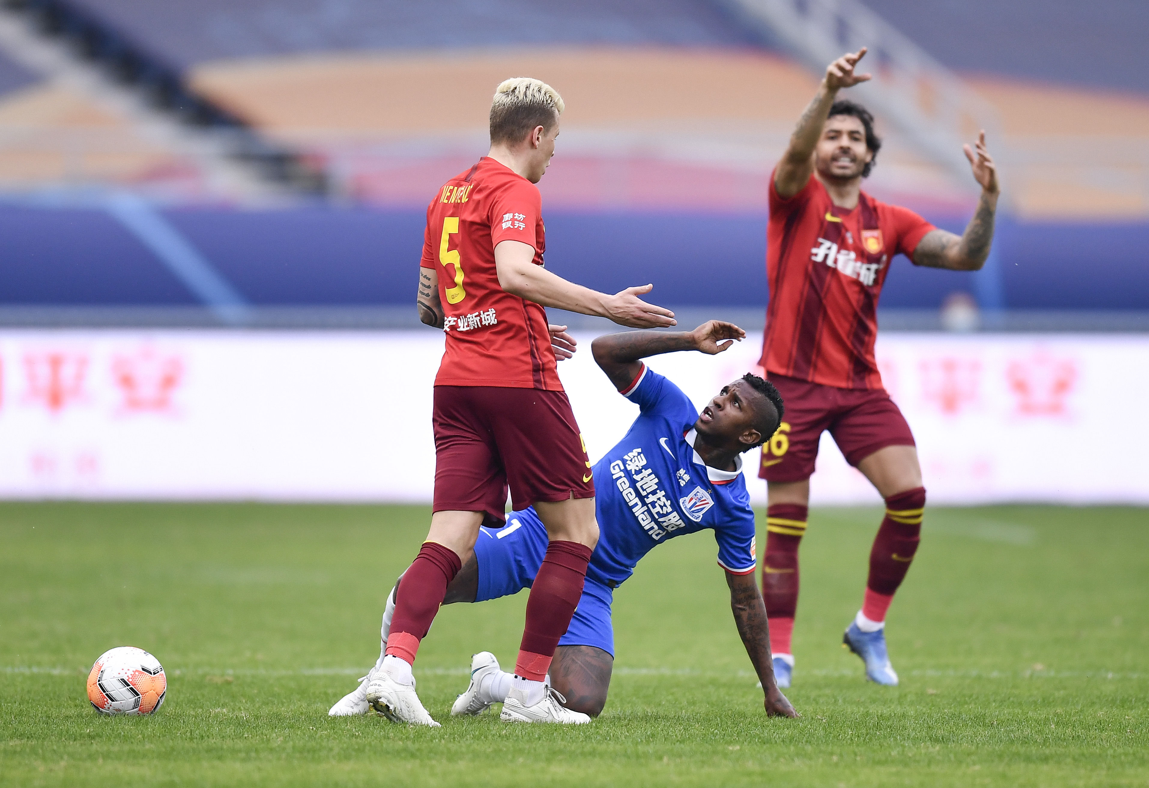 河北华夏幸福客场不敌广州富力，积分蒙阴影的简单介绍