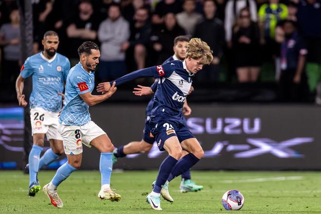 关于都灵主场险胜萨索洛，保持中游位置的信息