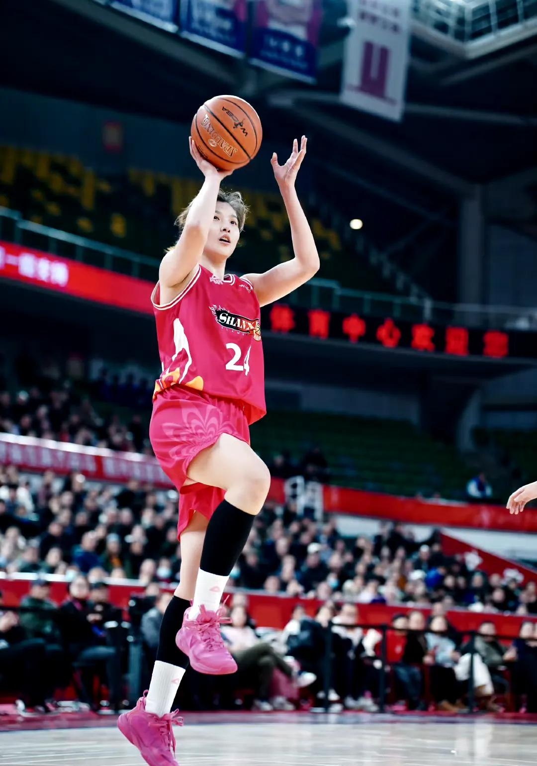 包含球员个人表现亮点频出：战绩不俗！的词条