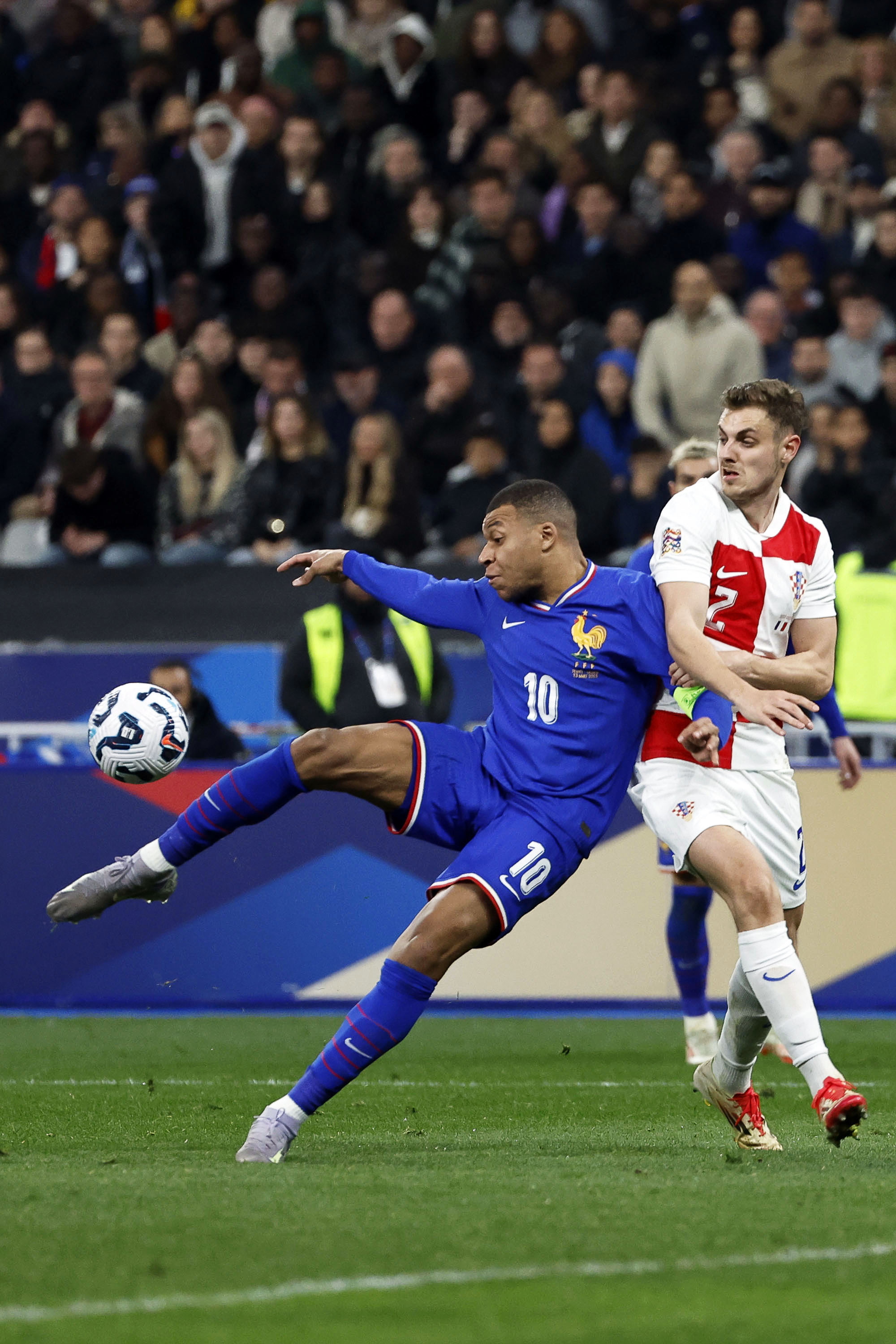 包含足球欧洲邀请赛竞技激烈，实力悬殊尽显！的词条