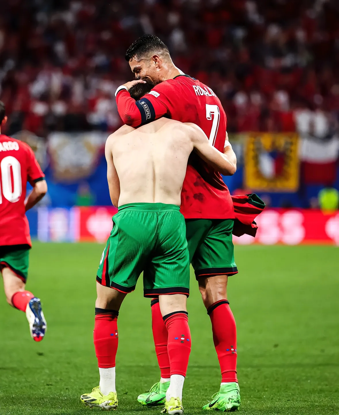 葡萄牙队战平实现突破，球员表现赢得赞誉