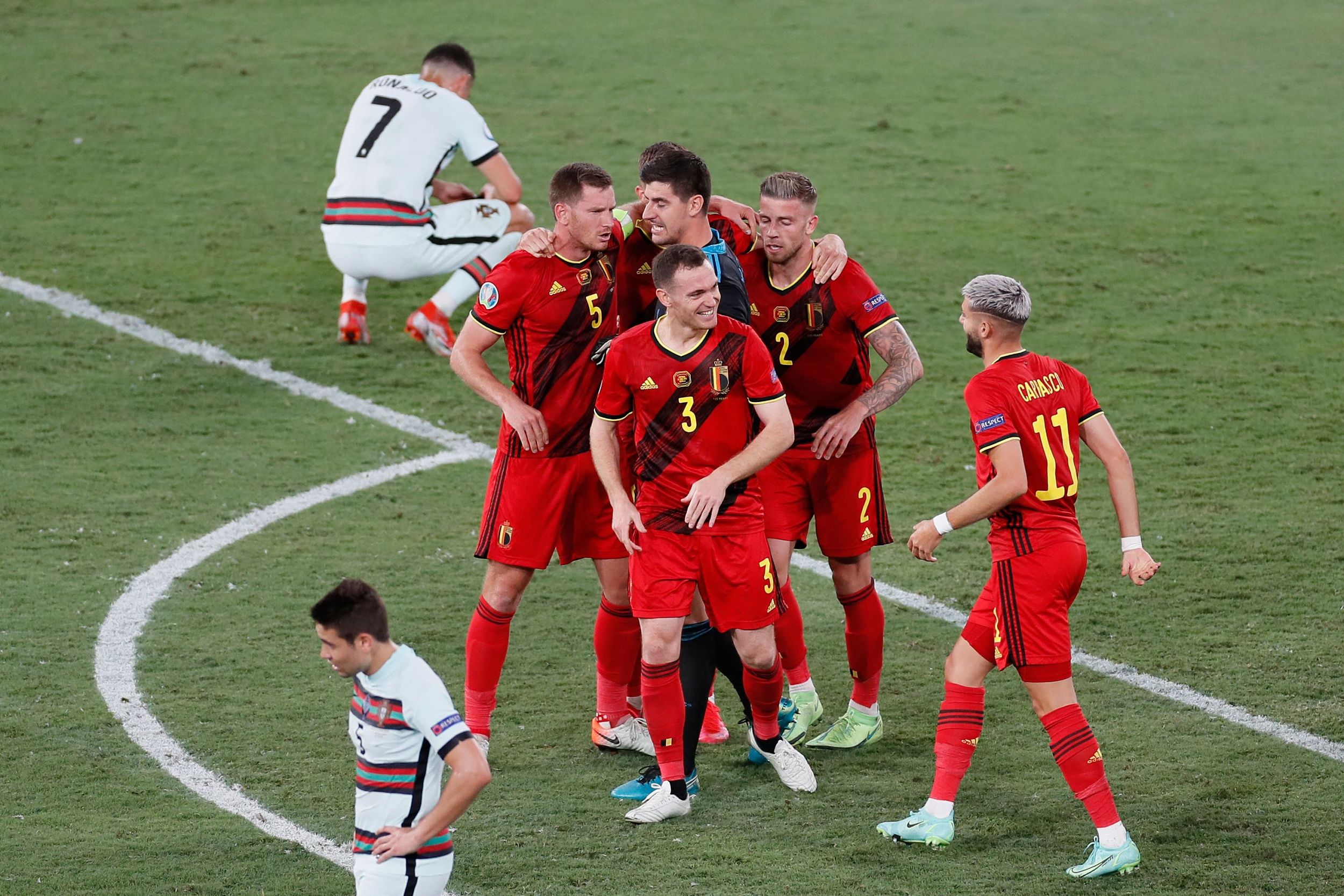 包含荷兰队在比赛中取得压倒性胜利的词条