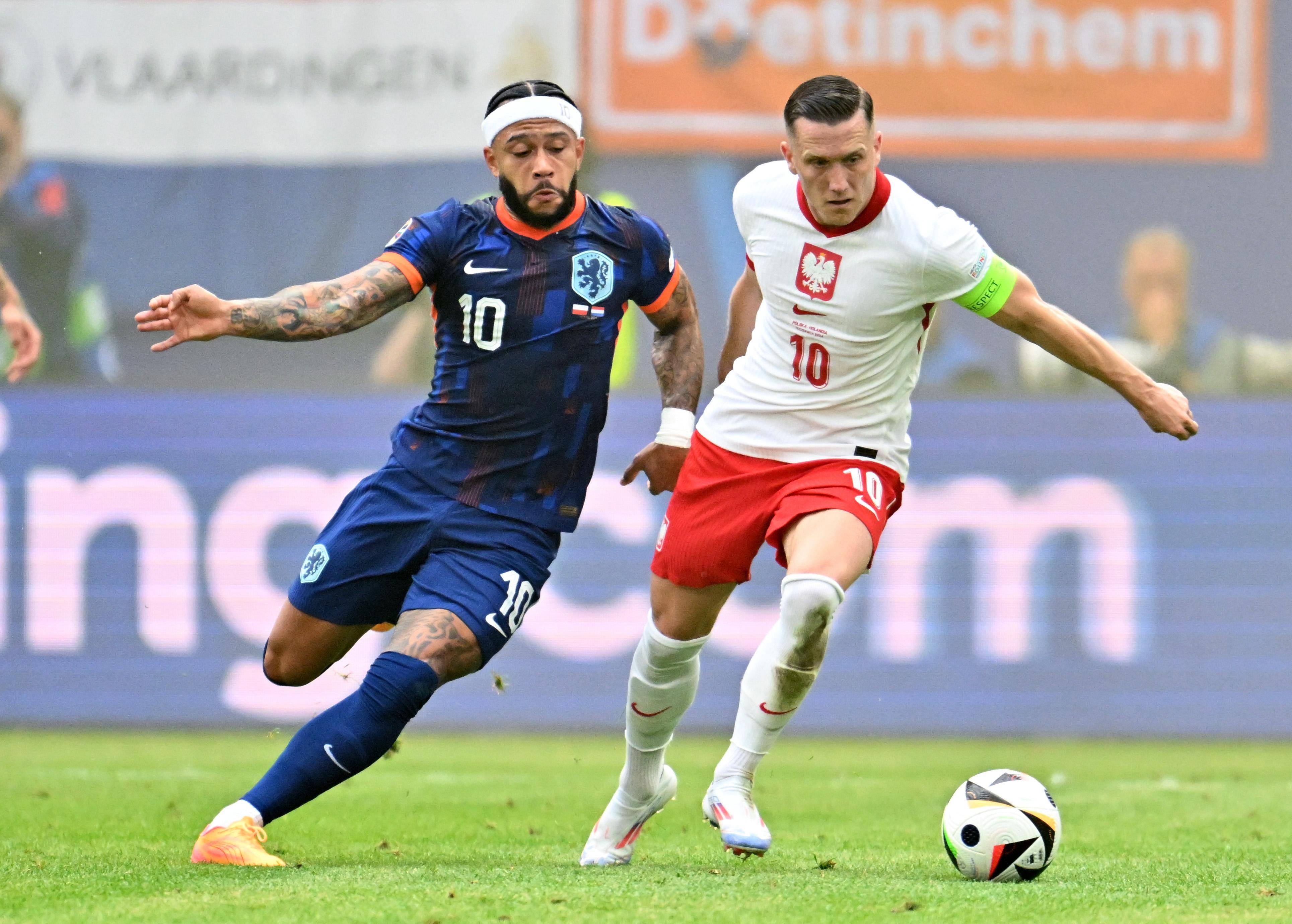 荷兰足球队全力以赴备战半决赛阶段