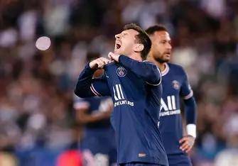 巴黎圣日耳曼轻取对手，领跑联赛的简单介绍