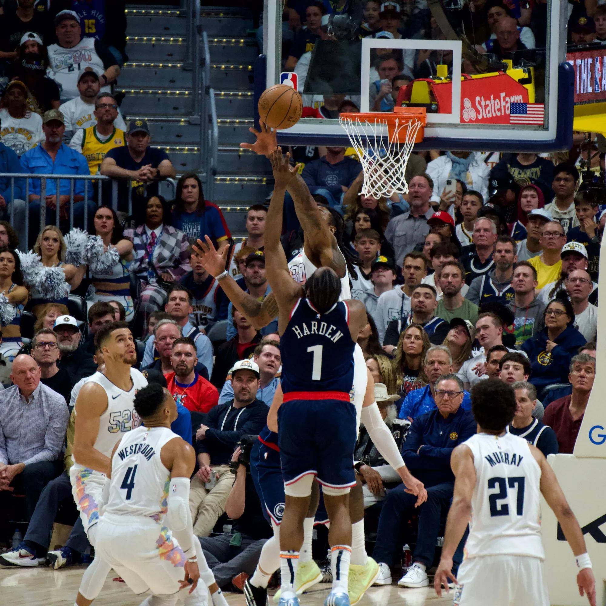 关于尼克斯后场持续发威，力克快船晋级决赛的信息