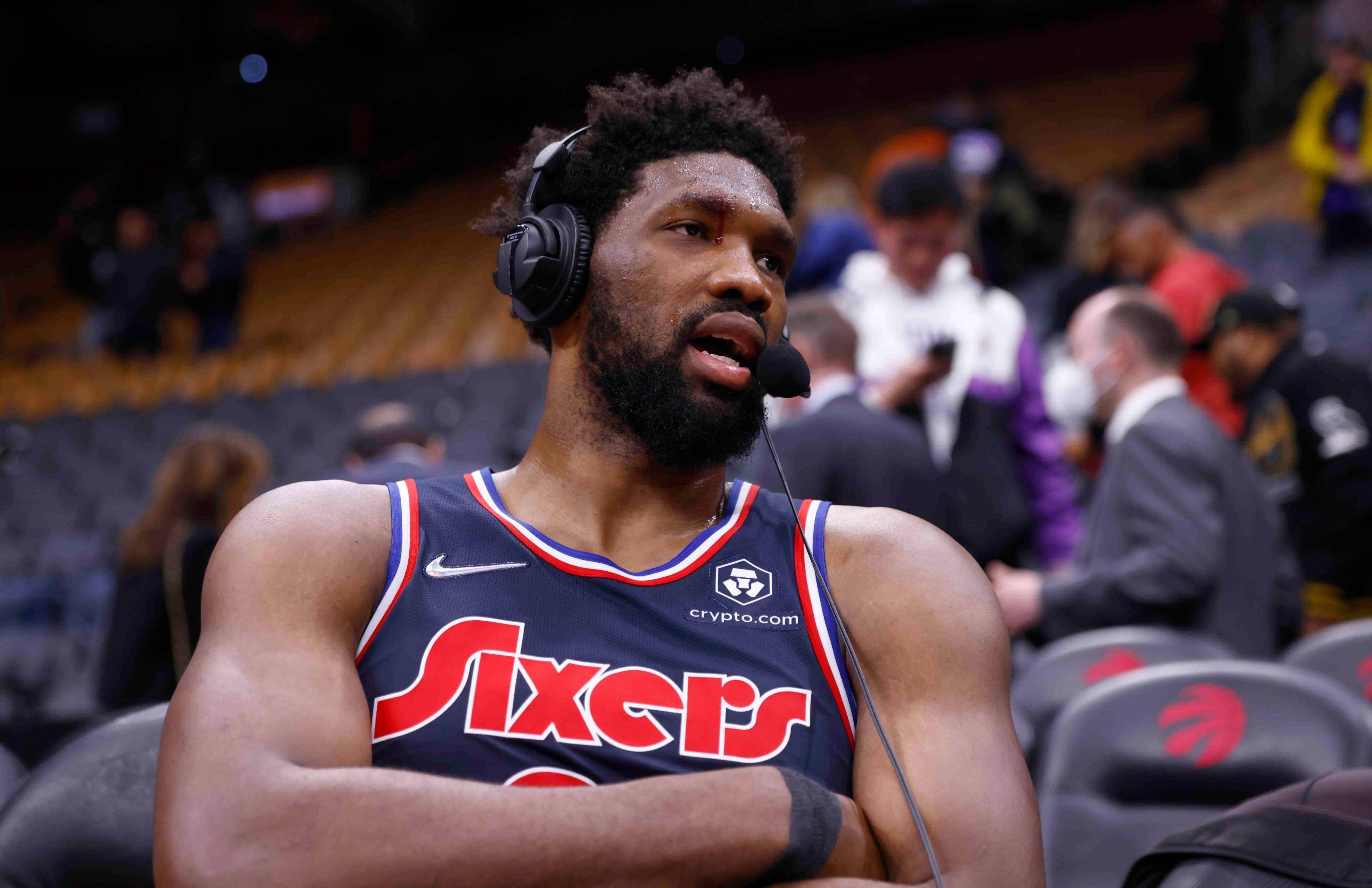 人队中锋恩比德因膝盖伤势无法出战下场比赛的简单介绍