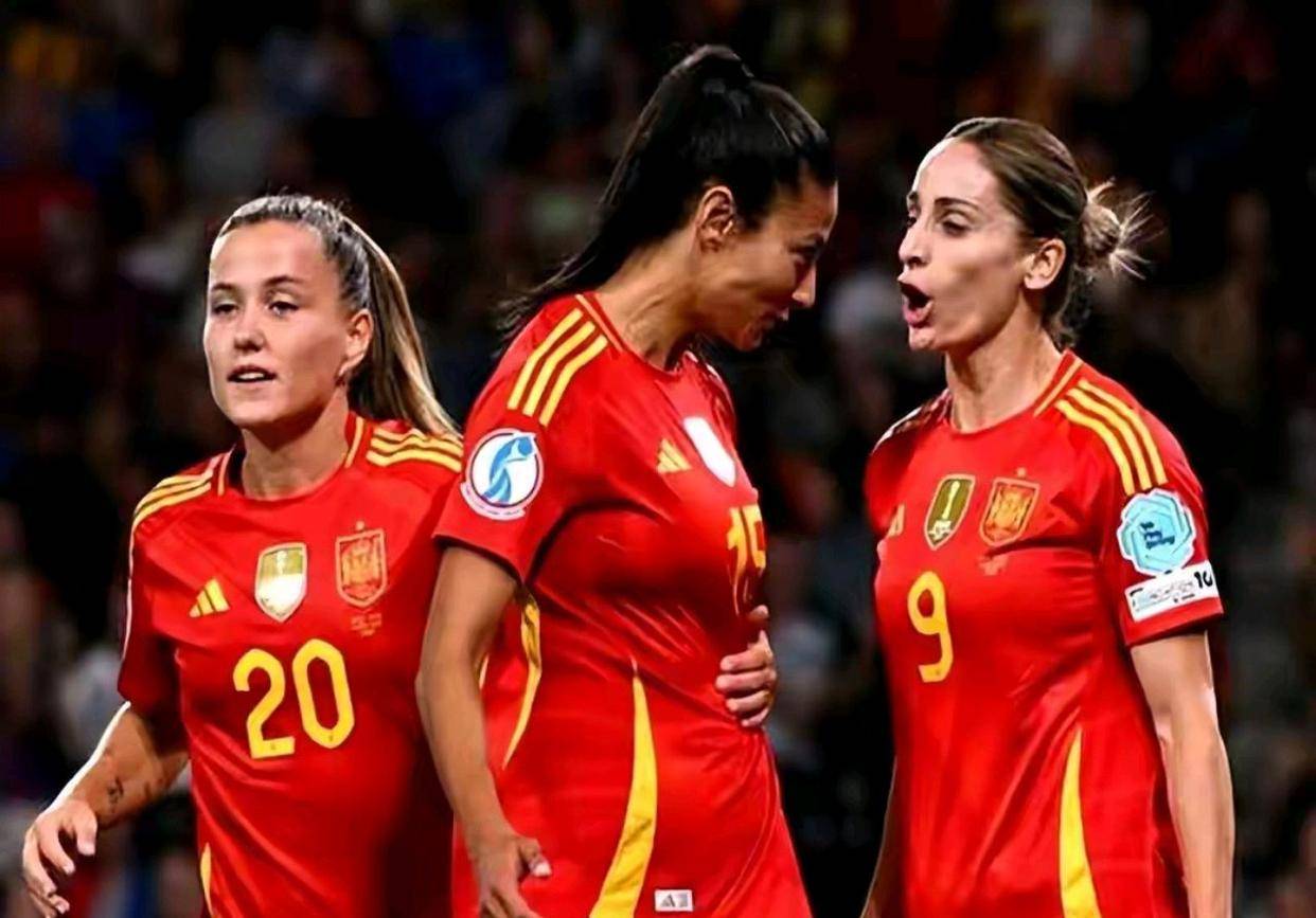 精彩女足对决，球技炉火纯青的简单介绍