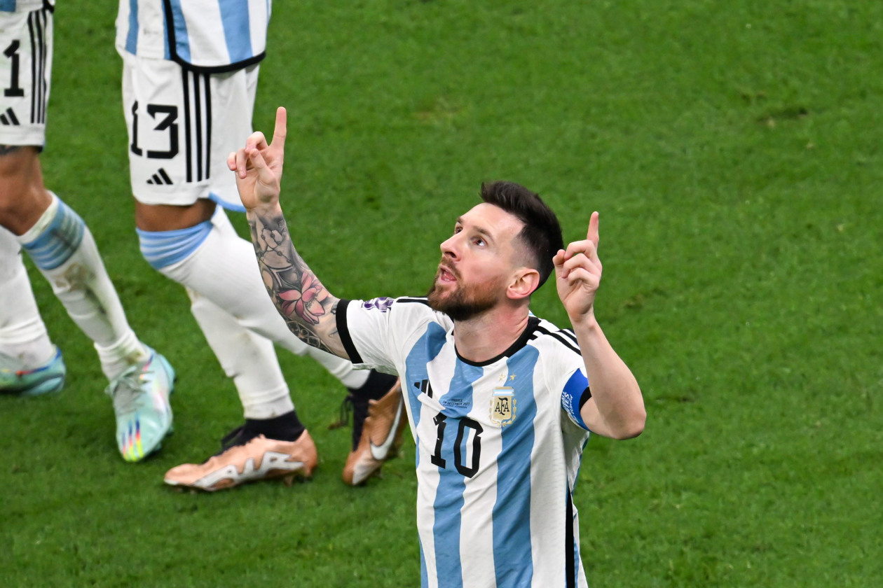 梅西领衔阿根廷国家队出征美洲杯