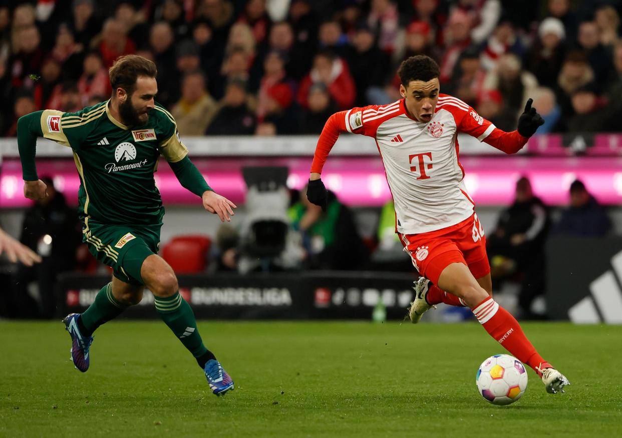 拜仁慕尼黑客场逼平那不勒斯，成功晋级四强