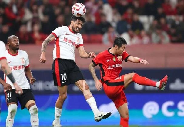 包含富力客场不敌恒大，保级形势愈发严峻的词条