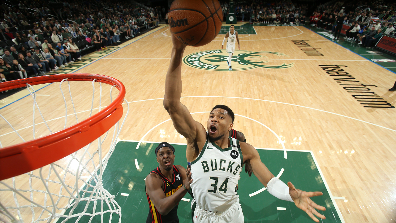 雄鹿大胜老鹰,稳固领先 雄鹿大胜老鹰,稳固领先