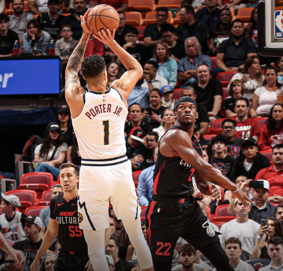 骑士横扫掘金，约基奇状态火热