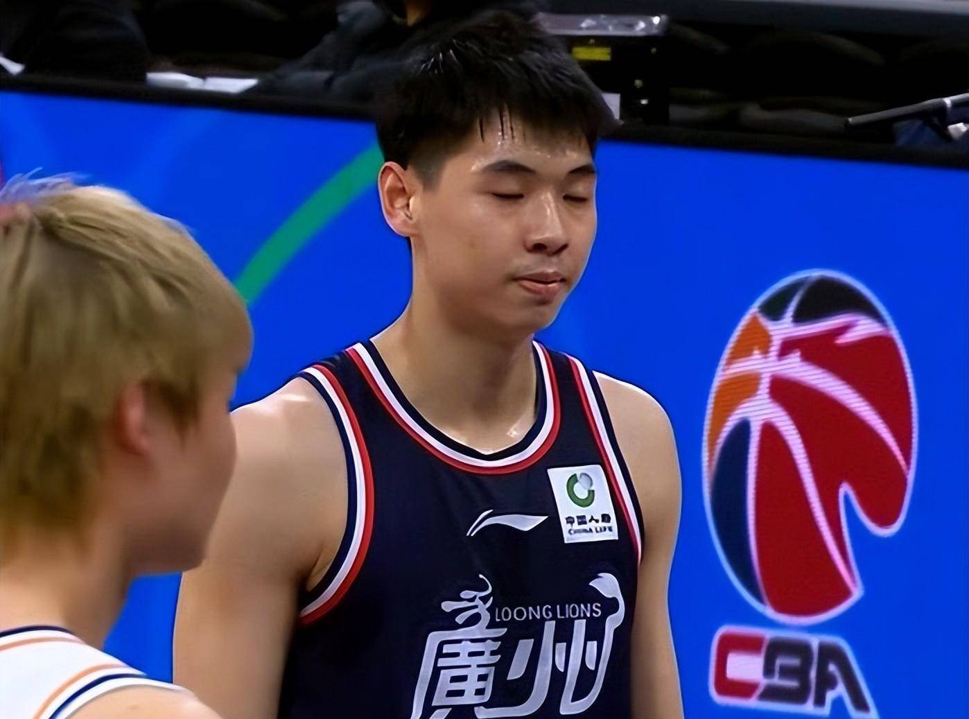 江苏队鏖战广州队，王哲林惊艳四座