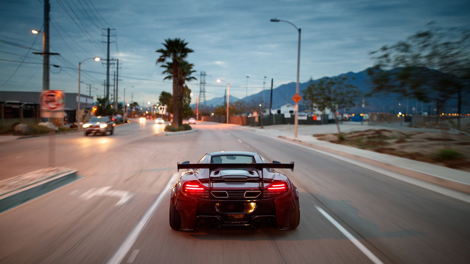 夜战烽火，F1揭幕战中的卢卡库式无解统治