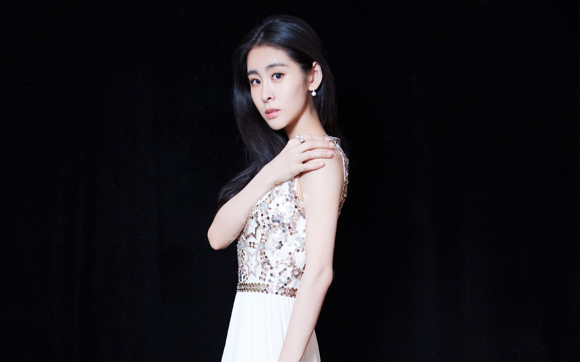 中场魔术师,阿尔瓦雷斯以节奏击破波兰铁壁