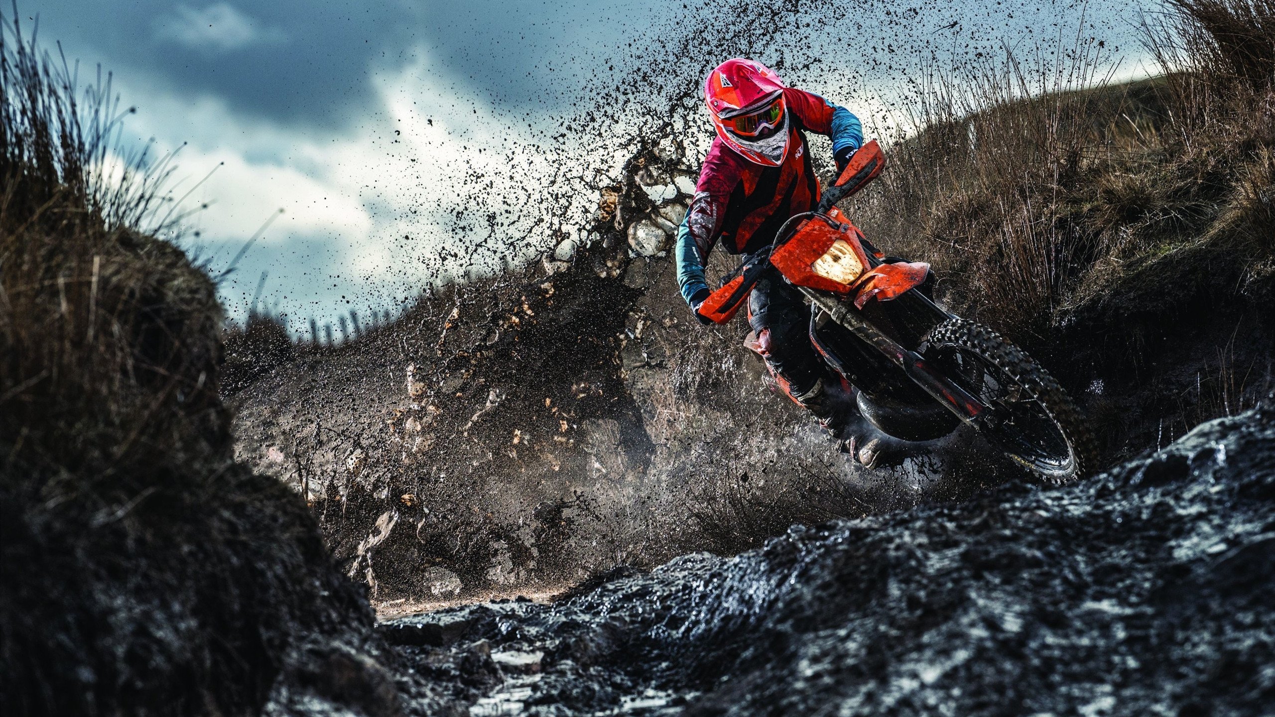 引擎咆哮与地板震动,F1街道赛焦点战,勇士强势拿下骑士