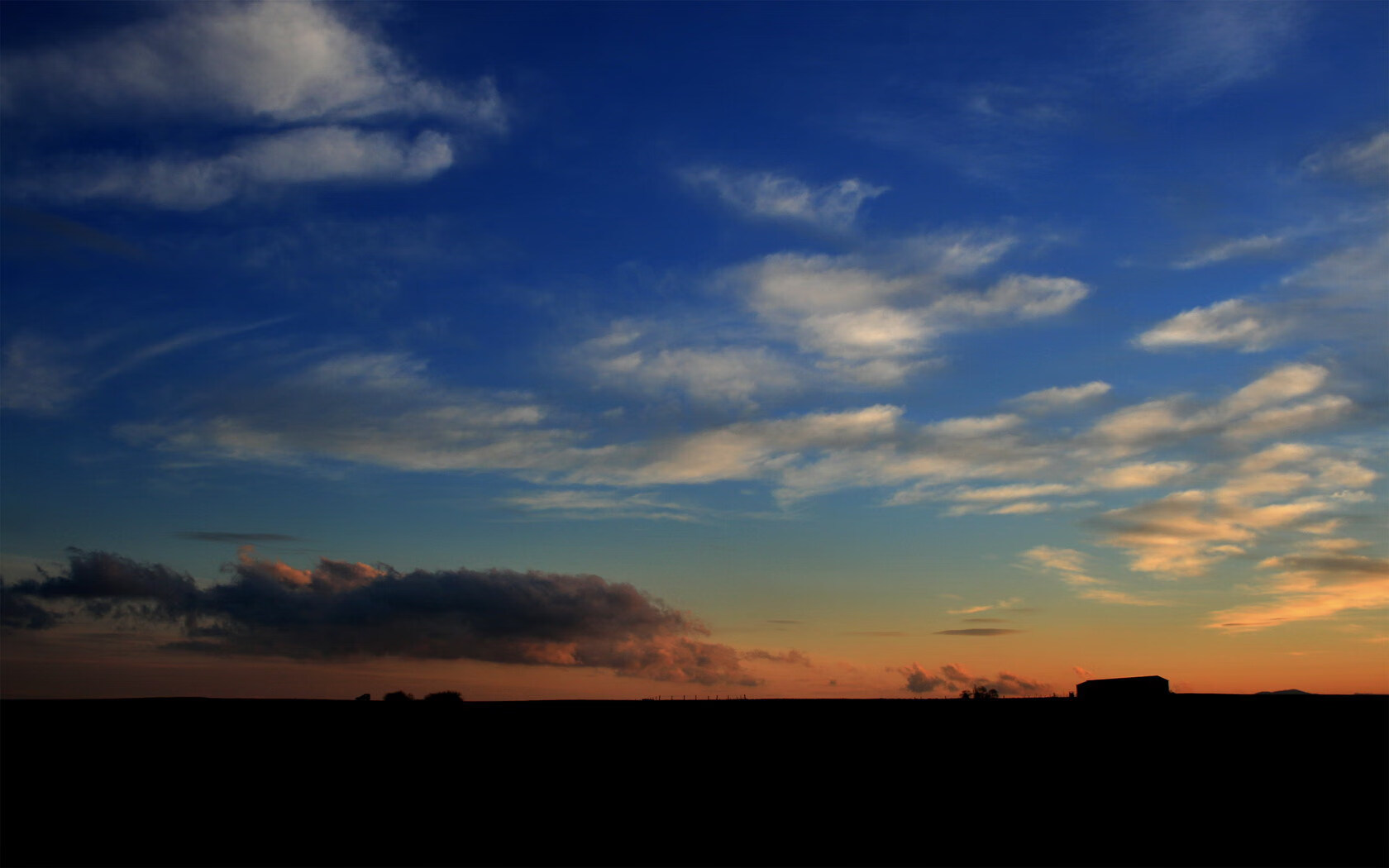 孤狼啸血,少年封神,当英雄主义的孤星照亮两种命运战场