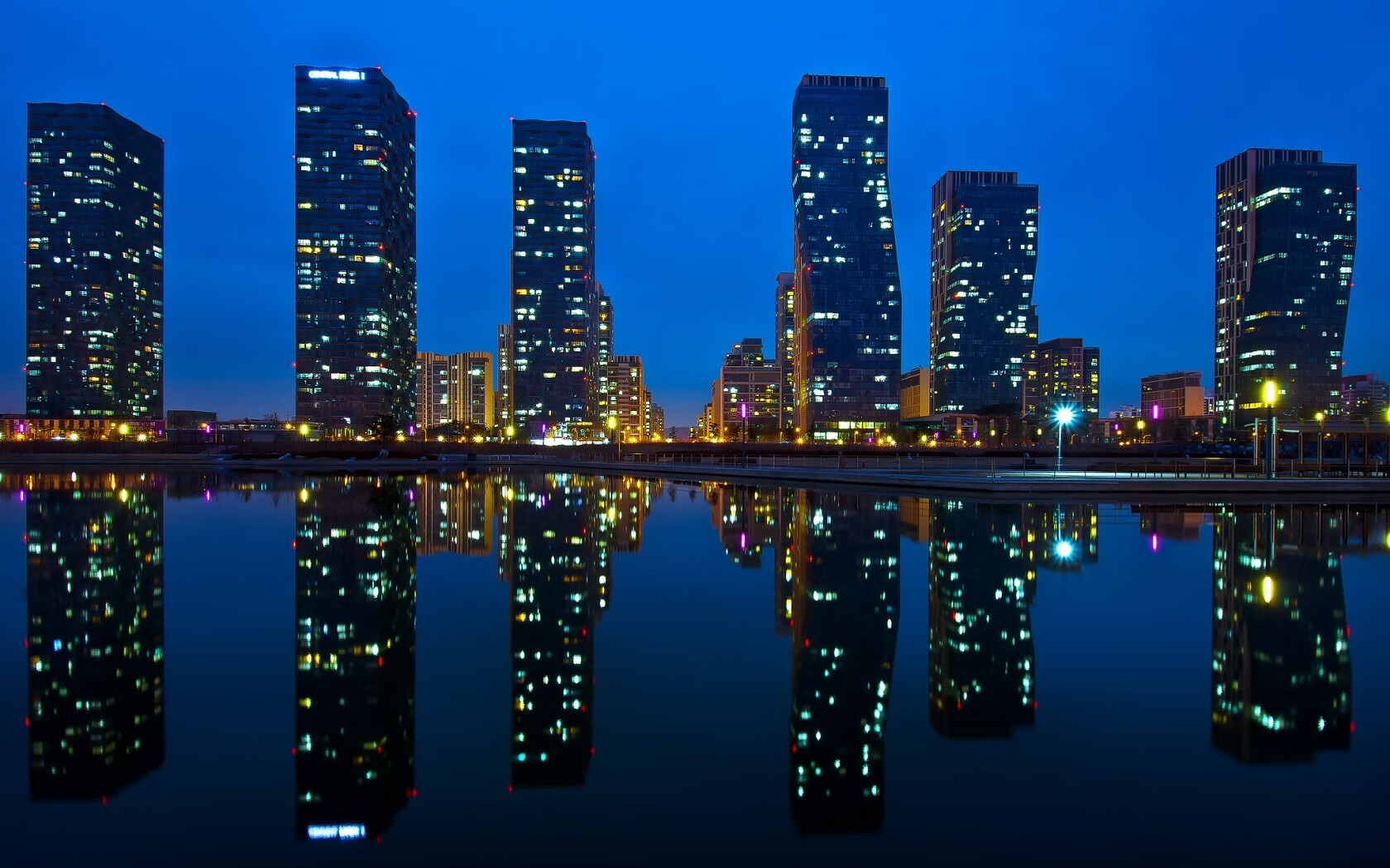 苏亚雷斯用实力说话，尼日利亚对阵乌克兰的激战见证巨星光芒